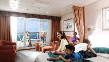 1689884701.9928_c482_Royal Caribbean International Vision of the Seas accomm  Junior suite 1.jpg